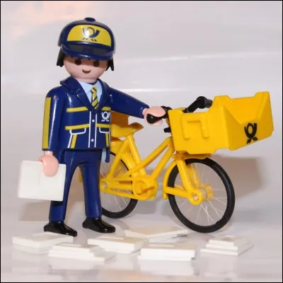 À vélo ou en voiture, je délivre le courrier. Que suis-je ?