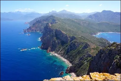 Quelle île est surnommée 'l'île de Beauté' ?