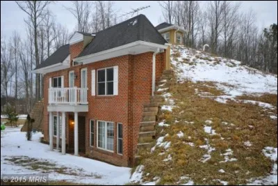 Cette incroyable maison, située sous la terre mais disposant d'une façade classique est située dans le Maryland (Etat américain de la côte Est des USA). Quel nom lui a-t-on donné ?