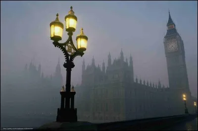 Eugène Sue a écrit "Les Mystères de Londres".