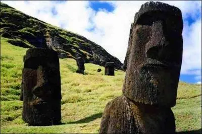 Les yeux des gigantesques bustes de l'le de Pques sont en ...