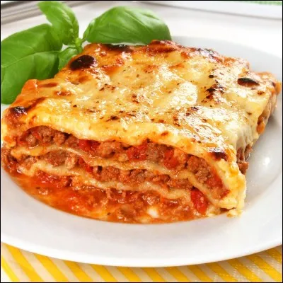 Quelles sont les 2 sauces que l'on ajoute à la recette des lasagnes ?