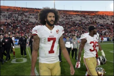 Colin Kaepernick un joueur américain de football américain.