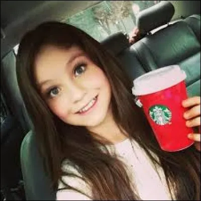 Quel est le nom de famille de Karol Sevilla ?