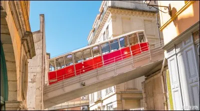 Combien y a-t-il de lignes funiculaires à Lyon ?