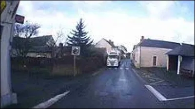 Cette balade commence aujourd'hui à Beaulieu-sur-Layon. Village viticole Angevin, il se situe en région ...