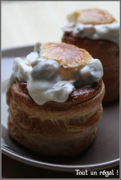 Si on vous propose un vol au vent aux amourettes. De quoi sera-t-il garni ?