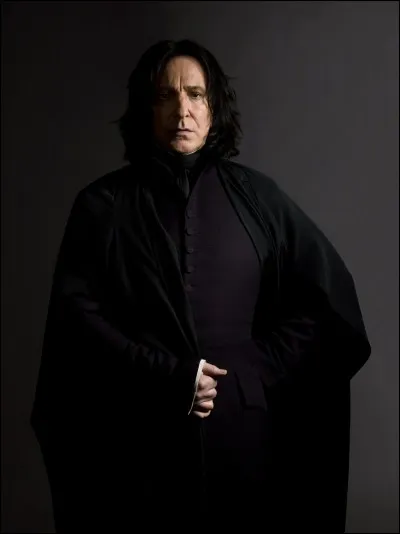 Quelle est la première phrase dite par Severus Rogue dans ''Harry Potter à l'école des sorciers'' ?