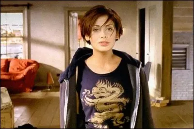 Natalie Imbruglia chante ''Torn''. Dans quelle ville qui n'est pas la capitale du pays est-elle née ?