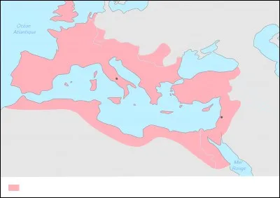 En quelle année l'Empire romain se divise-t-il en deux ?