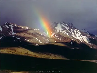 Cette phrase est-elle bien orthographiée ?
"Les arc-en-ciel sont très beaux."