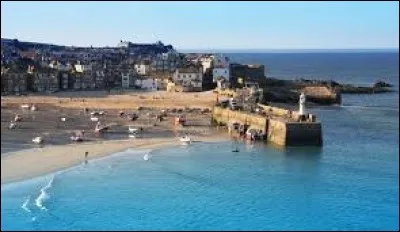 Une ville de ce pays s'appelle St Ives, c'est bien évidemment...