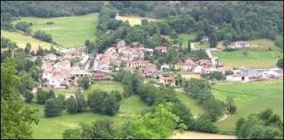 Aujourd'hui, notre balade commence par le survol d'Arnave. Village Ariégeois, il se situe en région ...