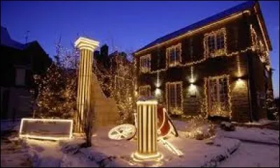 Notre balade de Noël commence dans l'Orne, à Domfront. Ancienne commune elle se situe en région ... (nous jouons avec les anciennes communes)