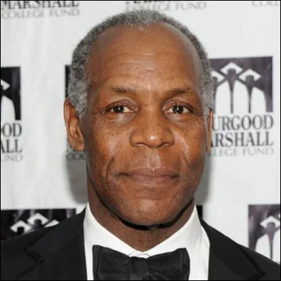 Danny Glover est Bob Goodall dans...