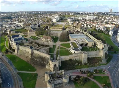 La ville de Caen se trouve dans la région Bretagne.