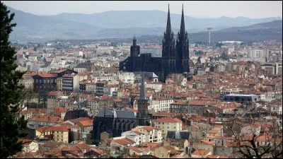 Dans quelle région se trouve la ville de Clermont-Ferrand ?