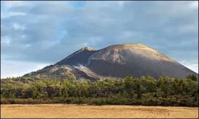 Le volcan Paricutin est soudainement sorti de terre le 20 Février 1943.