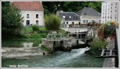 Notre balade commence à Artrannes-sur-Indre. Ville Tourangelle, elle se situe en région ...