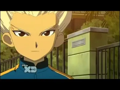 Dans quelle équipe Axel Blaze jouait-il avant de rejoindre Raimon ?