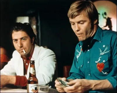 Dans « Macadam cow boy », film bercé par la complainte magnifique chantée par Harry Nilsson (Everybody's talkin) avec Toots Thielemans à l'harmonica, John Voight est un prostitué...