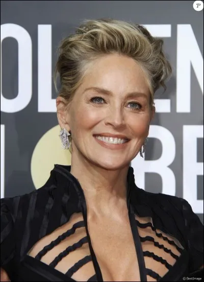 Sharon Stone a fait du nu frontal bas.