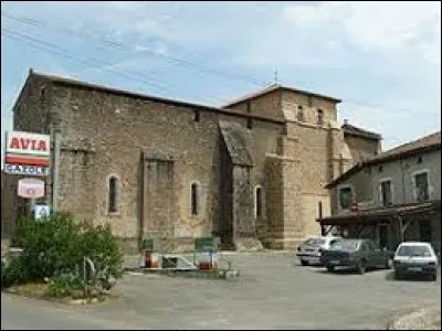 Nous commençons notre balade devant l'église-prieuré de Chabrac. Commune en Charente limousine, elle se situe en région ...