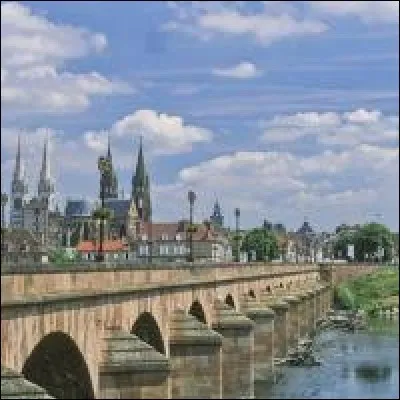 Commençons par les habitants de Moulins (Allier), ville dont les habitants se nomment ...