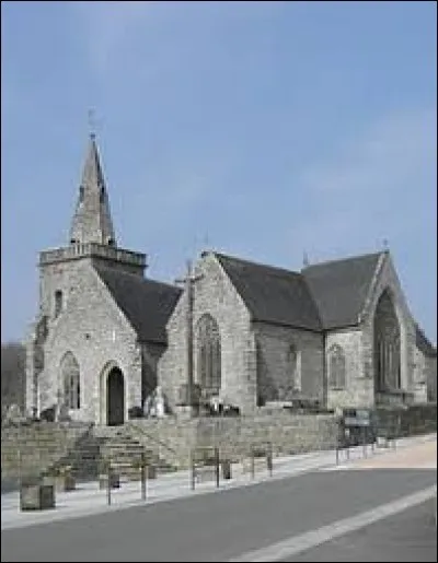 Nous commençons cette balade devant l'église Notre-Dame de Canihuel. Commune de l'arrondissement de Guingamp, elle se situe dans le département ...