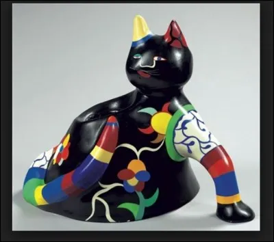 1930-2002 - À l'image de cette uvre intitulée "Chat vase", quelle est cette artiste plasticienne, peintre franco-américaine qui, en dressant des sculptures monumentales, a créé son propre style classé "Nouveau réalisme" dans les années 1960 ?