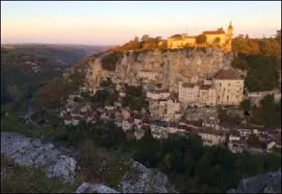 Dans quel département se trouve la ville de Rocamadour ?