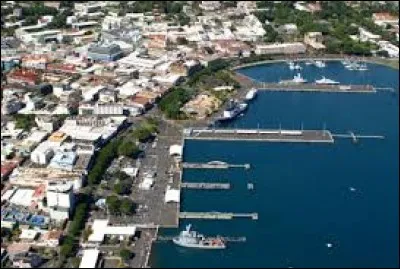 De quel territoire d'outre-mer Papeete est-elle le chef-lieu ?