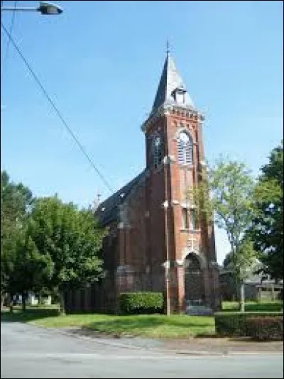 Nous commençons notre balade devant l'église Notre-Dame-et-Saint-Aubin de Bettembos. Village Samarien, il se situe en région ...