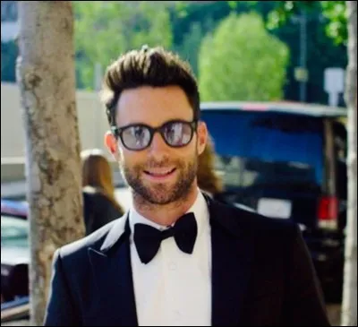 Qui est le leader du groupe Maroon 5 ?