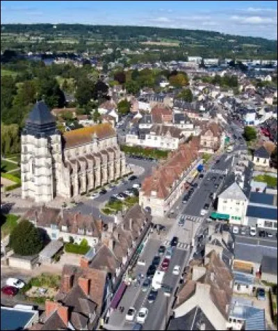 Cette petite ville normande, située au coeur du pays d'Auge et célèbre pour son fromage, c'est ...