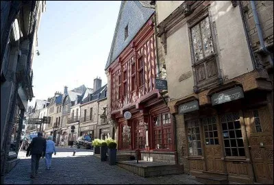 Quelqu'un t'aborde dans la rue. Il commence à t'insulter, qu'est-ce que tu fais ?