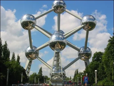 En quelle année, l'Atomium a-t-il été inauguré ?