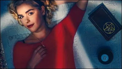 Qu'est-ce qui change, dans l'apparence de Sabrina quand elle inscrit son nom dans le livre ?