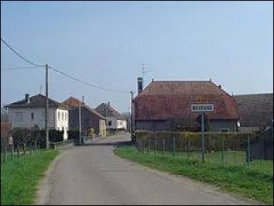 Aujourd'hui, notre balade commence à Beveuge. Petit village Haut-Saônois de 83 habitants, il se situe dans l'ancienne région ...