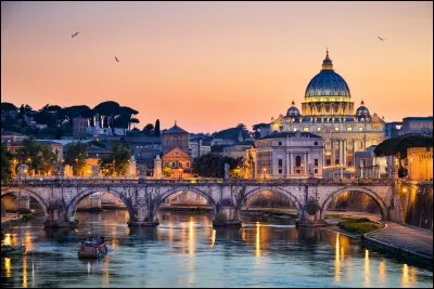 "Vacances romaines" est un film interprété par Audrey Hepburn.