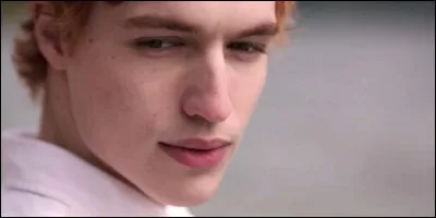 Qui a trouvé le corps de Jason Blossom ?