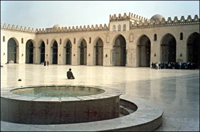 Dans quelle ville était basé le califat Fatimide ?