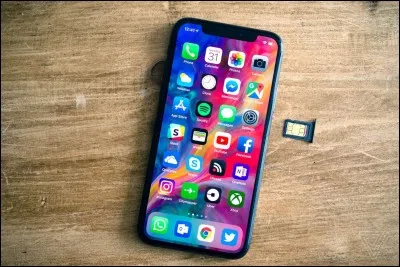 Quel est le nom de la marque produisant les Iphones ?