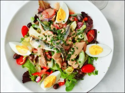 Lequel de ces ingrédients n'entre pas dans la composition d'une salade niçoise ?