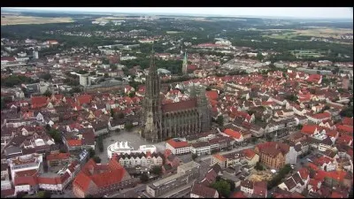 Ville allemande, située en Bavière et bordée par le Danube :