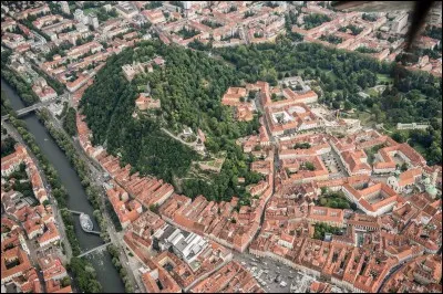 Ville autrichienne, la deuxième du pays, capitale de la province de Styrie :