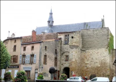 Petite ville du Puy-de-Dôme, peuplée de 5000 habitants, ancienne capitale des Comtes d'Auvergne :