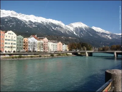 Cette rivière, longue de plus de 500 km, coule en Suisse, en Autriche et en Allemagne où elle rejoint le Danube à Passau :