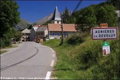 Nous commençons cette balade en région P.A.C.A. à l'entrée d'Agnières-en-Dévoluy. Ancienne commune de l'arrondissement de Gap, elle se situe dans le département ...