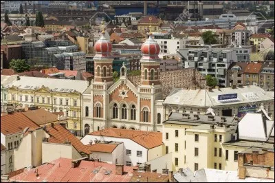 La ville de Plzeň (Pilsen), lieu où est brassée la célèbre bière Pilsner Urquell, se trouve dans quel pays européen ?